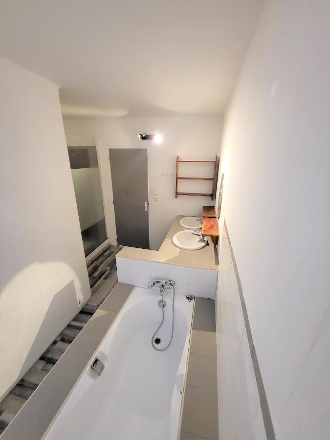 Maison 3 Chambres Avec Piscine Couverte Lespignan 外观 照片